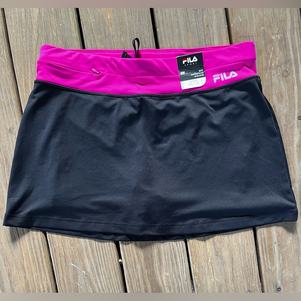 NWT Fila Women's Live It Up w Built-In Shorts Skort in black and pin. Sz L